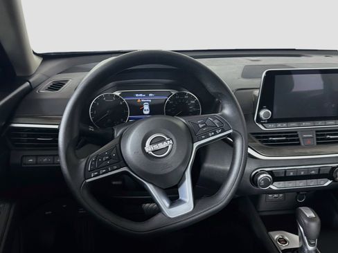 Used 2025 Nissan Altima 2.5 SV FWD image 17