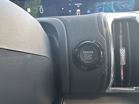 Used 2025 Ford Expedition Platinum AWD/4WD image 16