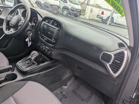Used 2025 Kia Soul LX w/ LX Technology Package image 6