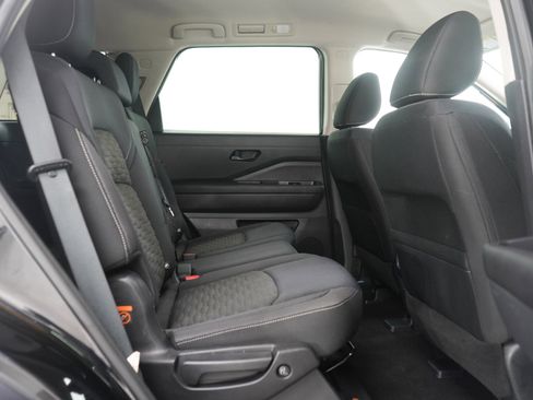 Used 2023 Nissan Pathfinder SV image 12