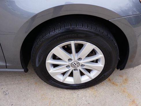 Used 2015 Volkswagen Golf S image 12