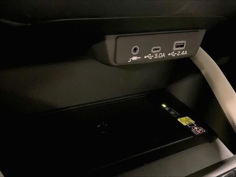 Used 2025 Subaru Forester Premium image 33