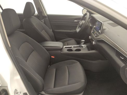 Used 2025 Nissan Altima 2.5 SV FWD image 21