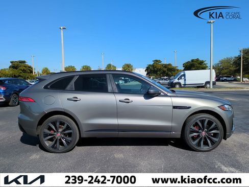 Used 2019 Jaguar F-PACE S image 4