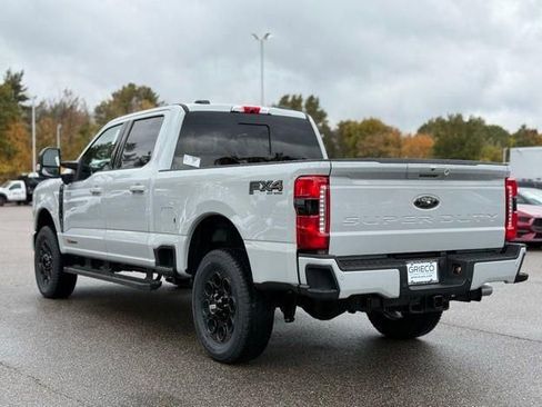 New 2026 Ford F250 Lariat w/ Black Appearance Package image 9