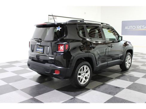 Used 2015 Jeep Renegade Latitude image 4