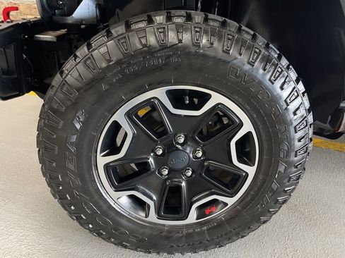 Used 2017 Jeep Wrangler Unlimited Rubicon image 5