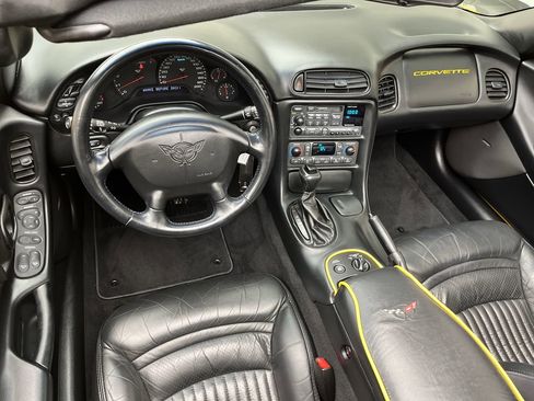 Used 2000 Chevrolet Corvette Coupe w/ Roof Pkg RWD image 4