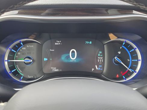 Used 2023 Chrysler Pacifica Limited image 23