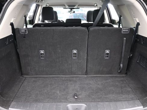 Used 2025 Nissan Pathfinder SV image 40