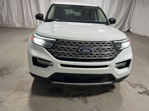 Used 2023 Ford Explorer Limited image 2