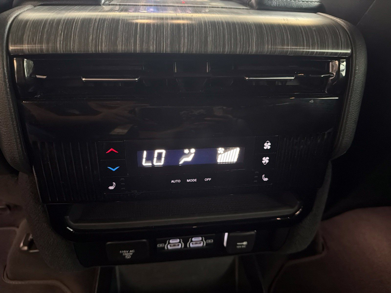 Used 2024 Jeep Wagoneer Series II AWD/4WD image 19