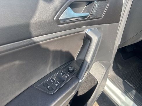 Used 2018 Volkswagen Tiguan SE w/ Panoramic Sunroof Package AWD/4WD image 18