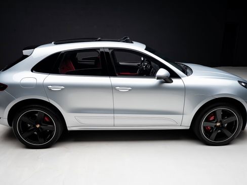 Used 2016 Porsche Macan Turbo AWD/4WD image 33
