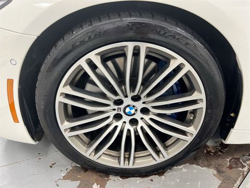 Used 2019 BMW M550i xDrive w/ Premium Package image 27