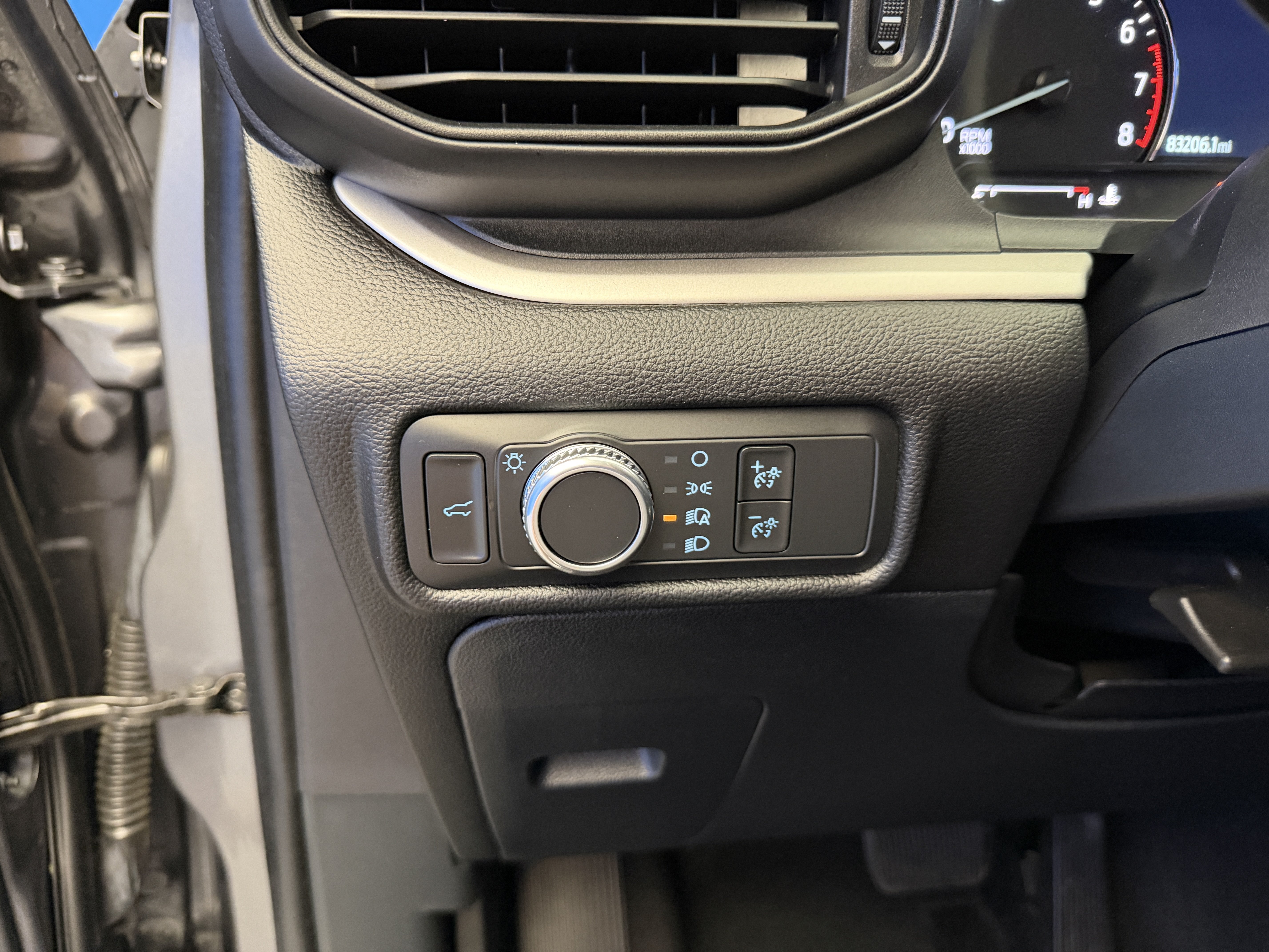 Used 2021 Ford Explorer XLT RWD image 14