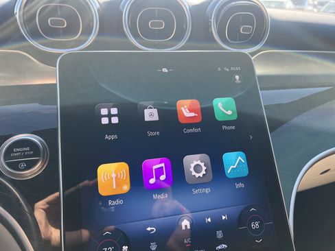 Used 2025 Mercedes-Benz GLC 300 image 29