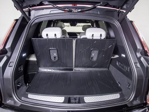 Used 2027 Cadillac Vistiq Sport w/ LPO, Floor Liner Package AWD/4WD image 8