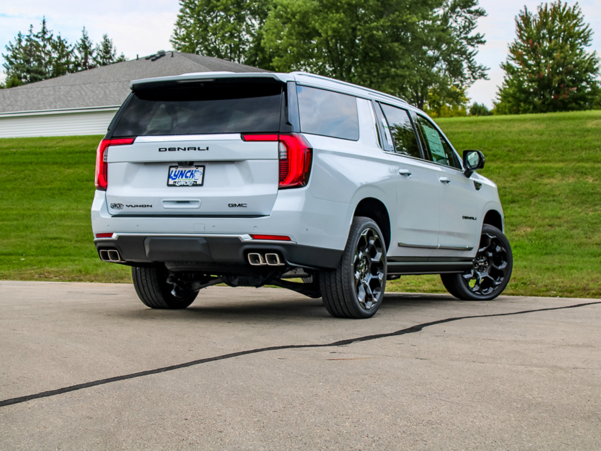 New 2026 GMC Yukon XL Denali w/ Denali Reserve Package AWD/4WD image 12