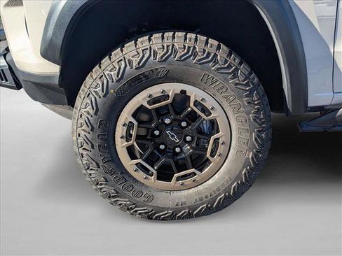 New 2026 Chevrolet Colorado ZR2 w/ Off-Road Front Bumper Package image 10