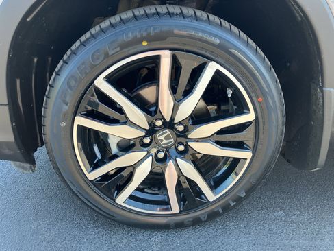 Used 2022 Honda Pilot Touring image 11