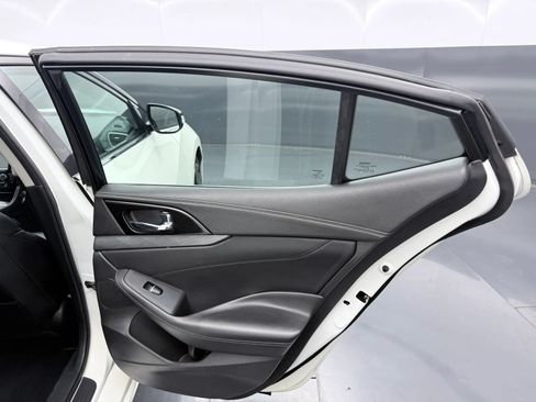 Used 2017 Nissan Maxima 3.5 SV FWD image 10