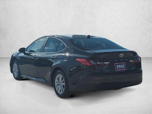 Used 2026 Toyota Camry LE w/ Convenience Package image 8