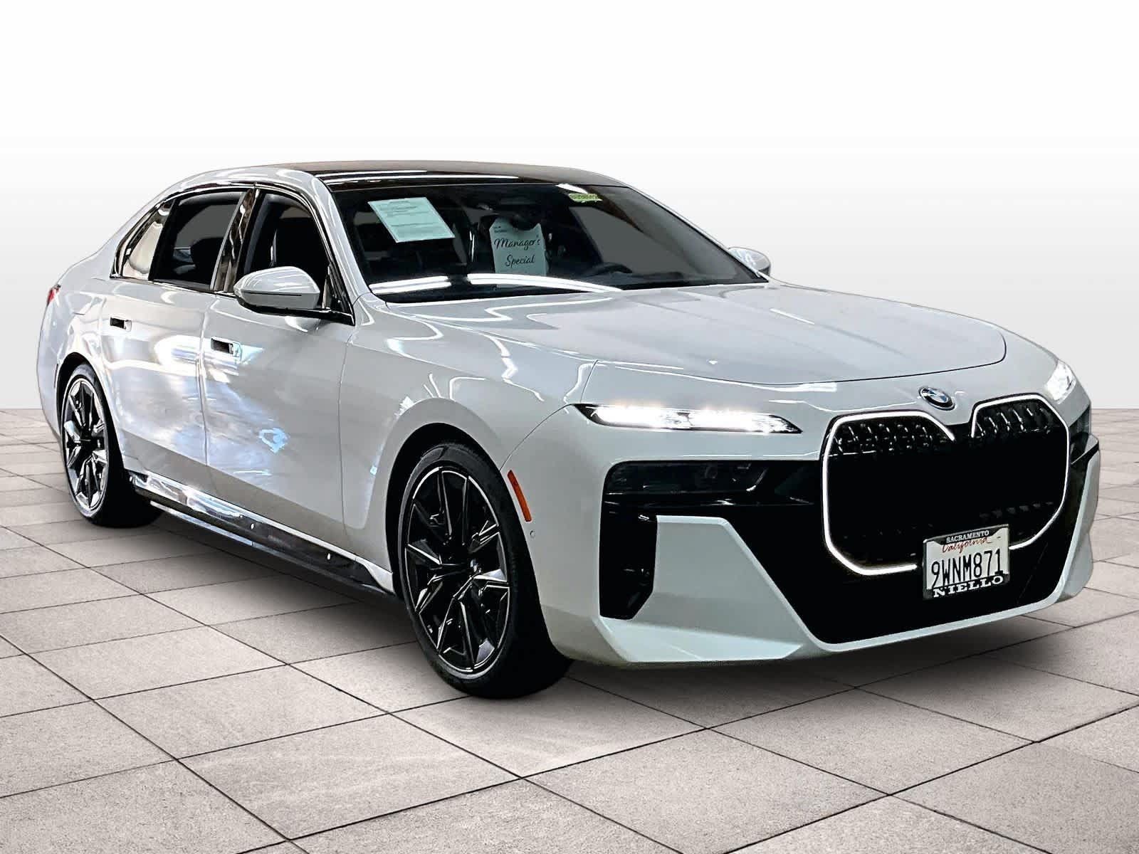 Used 2026 BMW 750e xDrive w/ Executive Package AWD/4WD image 2