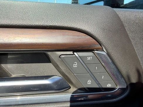 Used 2024 GMC Sierra 2500 SLT w/ SLT Convenience Package image 18