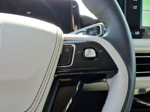 New 2026 Lincoln Aviator AWD image 19