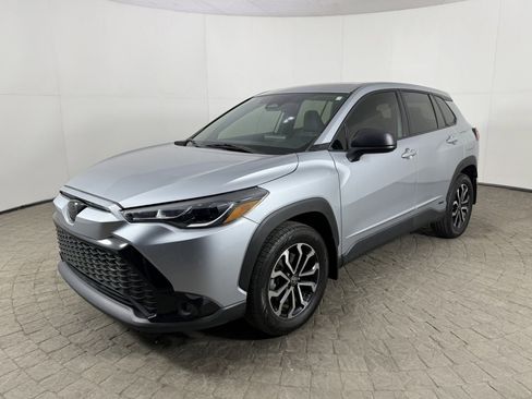 Used 2024 Toyota Corolla Cross AWD Hybrid image 3