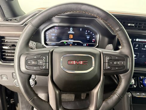 Used 2025 GMC Sierra 1500 AT4 w/ Technology Package AWD/4WD image 23