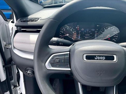 Used 2025 Jeep Compass Limited AWD/4WD image 19