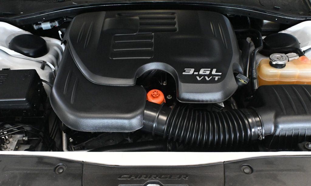 Used 2017 Dodge Charger SXT RWD image 16