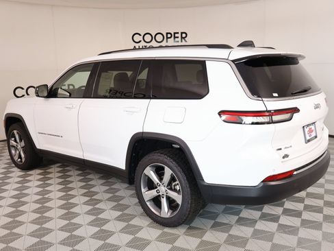 Used 2022 Jeep Grand Cherokee L Limited AWD/4WD image 25
