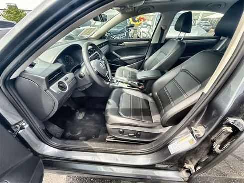 Used 2022 Volkswagen Passat 2.0T SE image 2