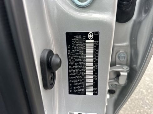 Used 2025 Toyota Corolla LE image 31