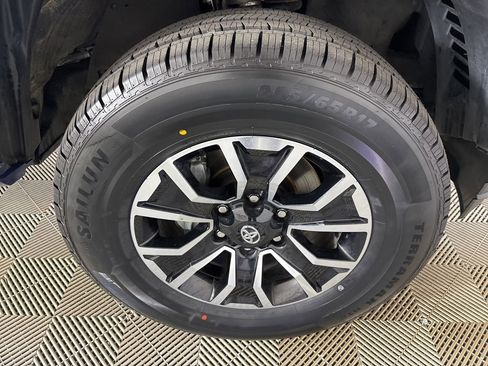 Used 2022 Toyota Tacoma TRD Sport w/ Technology Package image 33