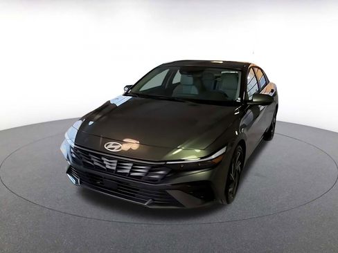 Used 2025 Hyundai Elantra Limited image 6