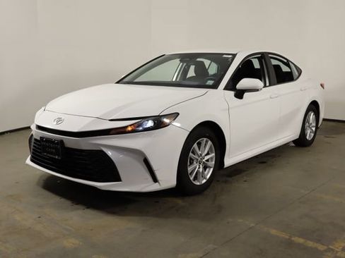 Used 2025 Toyota Camry LE image 2