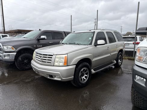 Used 2004 Cadillac Escalade AWD image 1