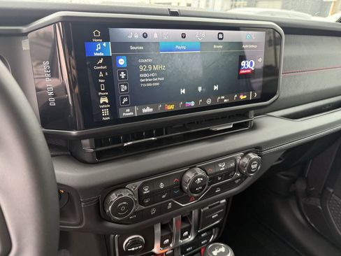 New 2026 Jeep Wrangler Rubicon w/ Xtreme 35 Tire Package image 17