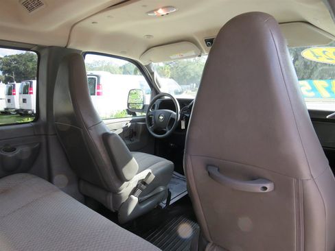 Used 2024 Chevrolet Express 3500 LS w/ Chrome Appearance Package RWD image 21