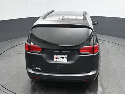 Used 2020 Chrysler Pacifica Touring-L Plus image 23
