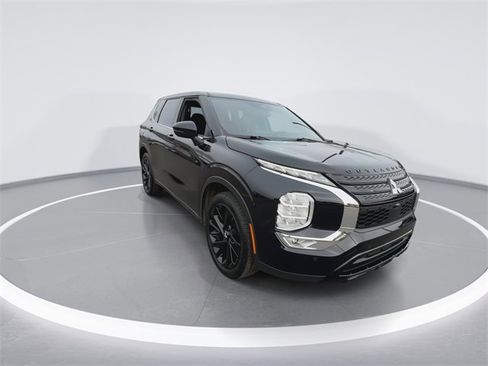 Used 2023 Mitsubishi Outlander SEL image 2