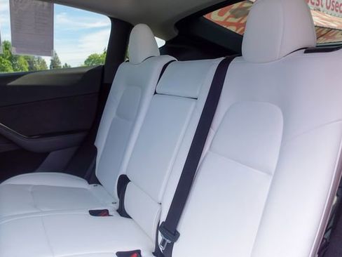 Used 2023 Tesla Model Y Performance image 20