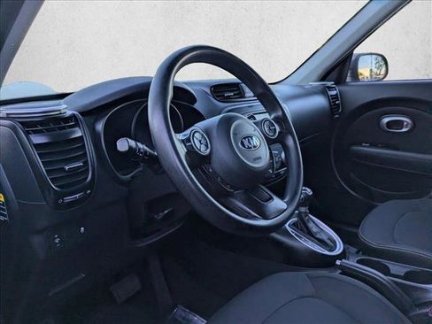 Used 2016 Kia Soul + image 10