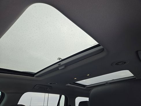 Used 2019 GMC Acadia SLT w/ LPO, Floor Liner Package image 9