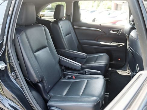 Used 2015 Toyota Highlander Limited Platinum AWD/4WD image 31