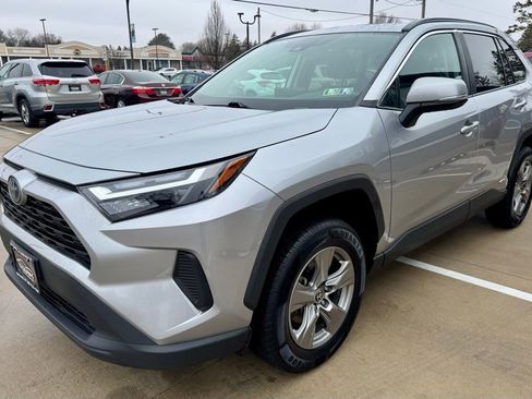 Used 2022 Toyota RAV4 XLE w/ Convenience Package image 4
